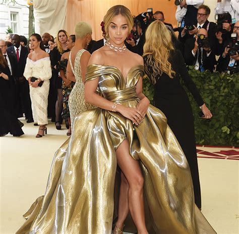 met gala 2018 chanel|Met Gala 2018 heavenly bodies.